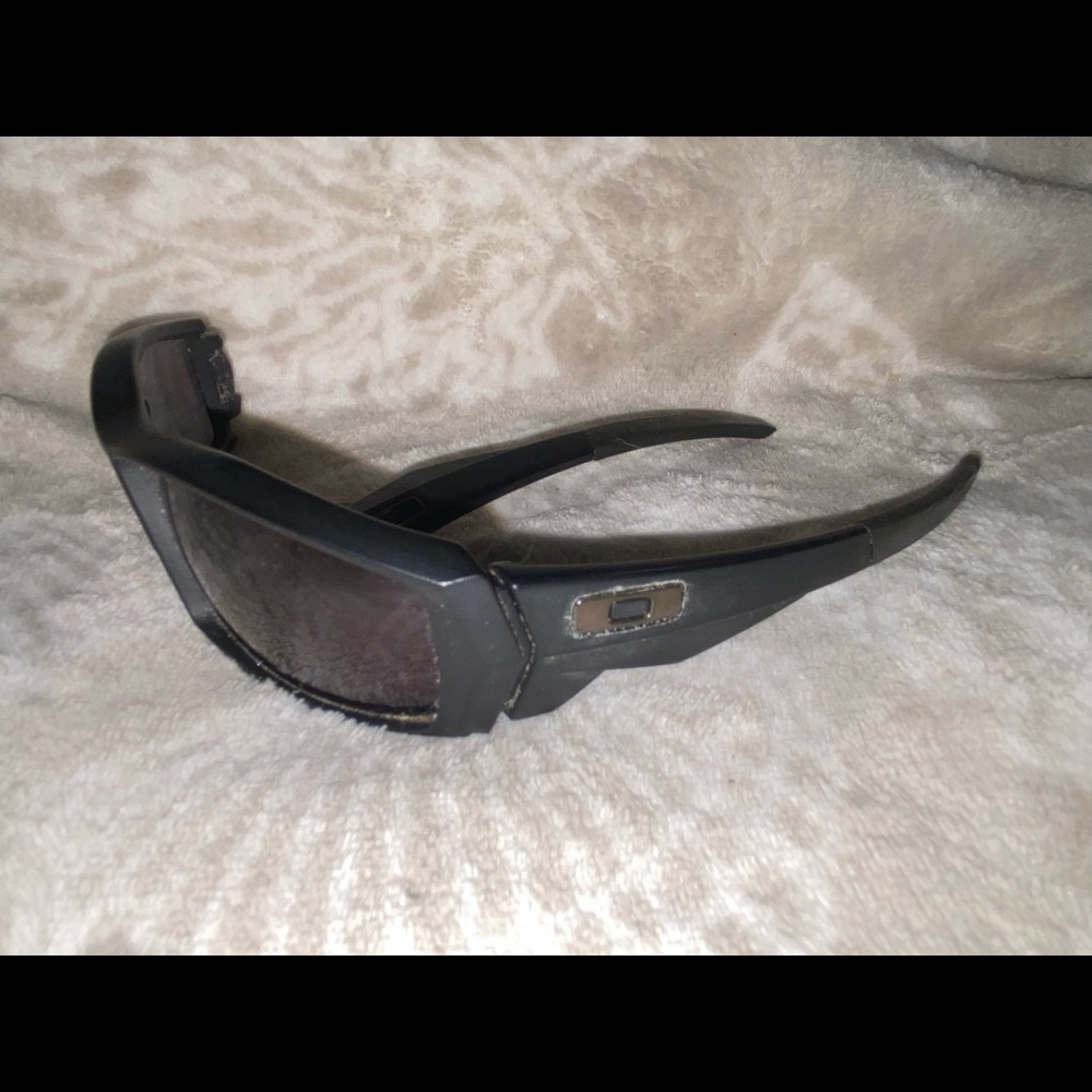 Oakley matte black gascan